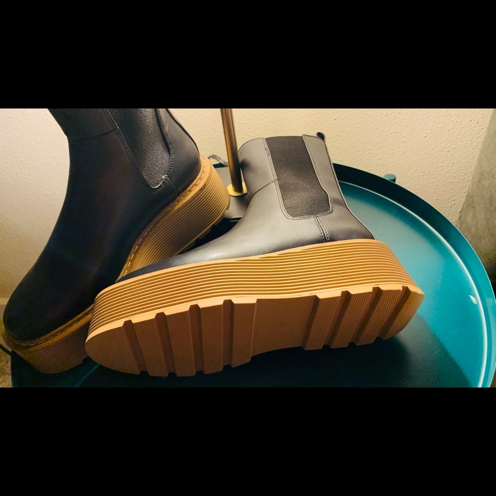 Platform Chelsea Boots